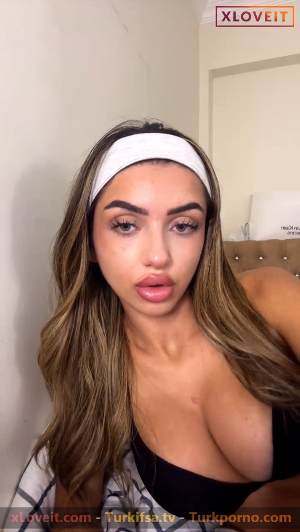 Elanur Ayan ifşa Baş koymalık memeler