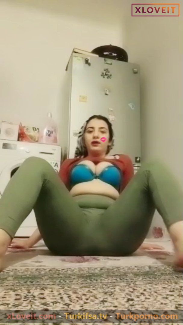 Türbanlı Öğretmen ifşa Mutfakta keko duruşlu yayın yaptı