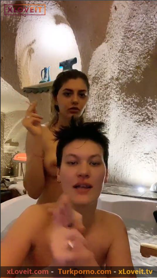 Türk Lezbiyen çiftin jakuzide sevişmesi